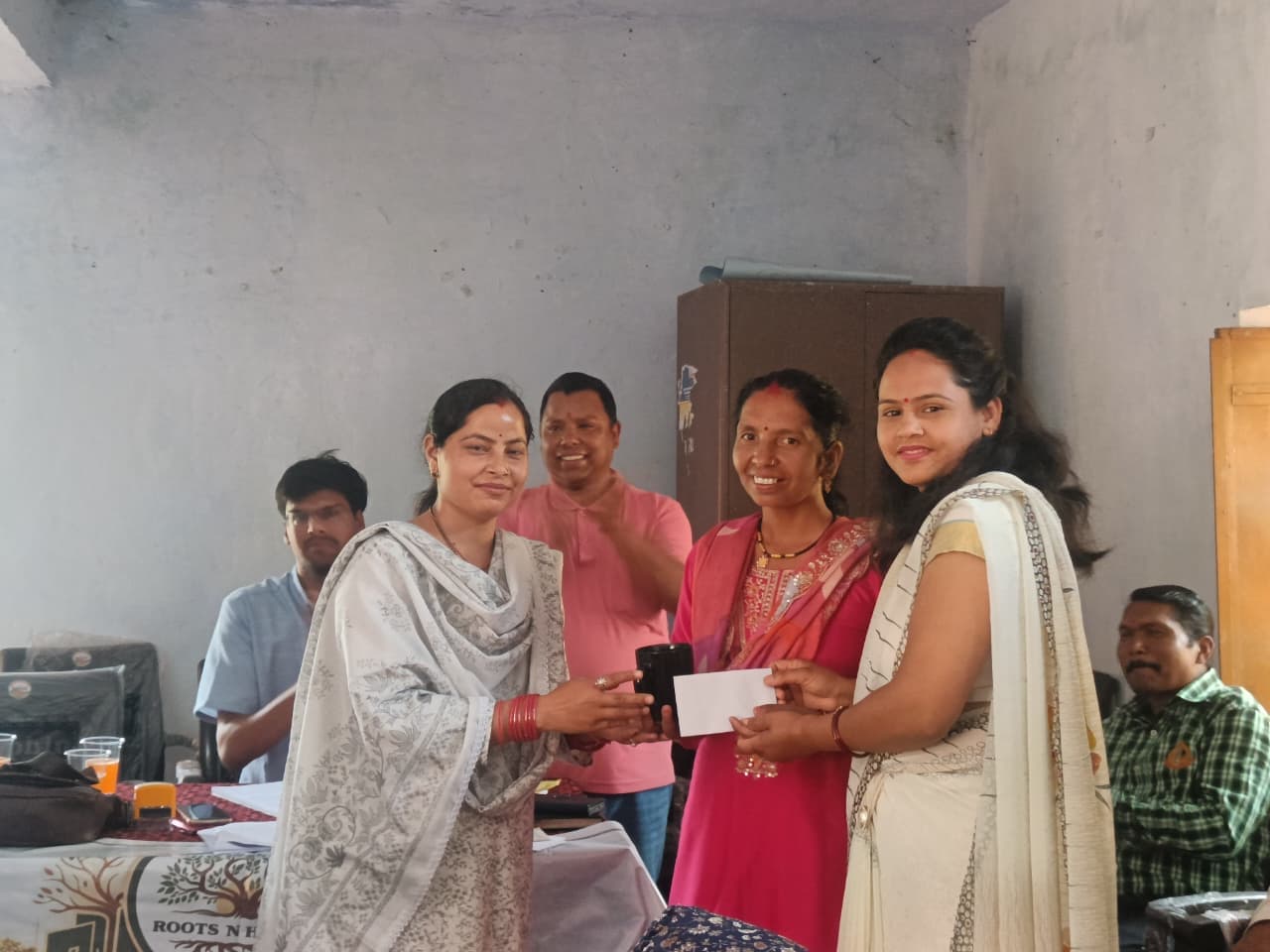 Jhalodi Village Welfare & Cleanliness Campaign बंजर भूमि को नया जीवन — झलोड़ी के ग्रामीणों का सम्मान